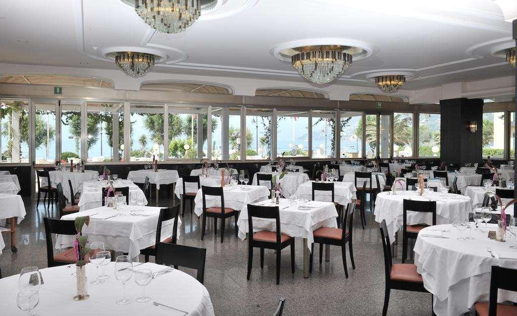 Hotel Pietra Di Luna Maiori Restoran gambar